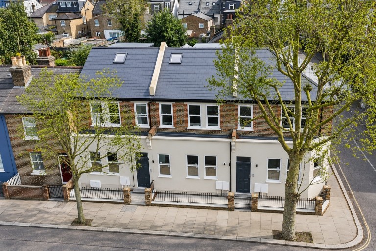 Grosvenor Road, London, W7